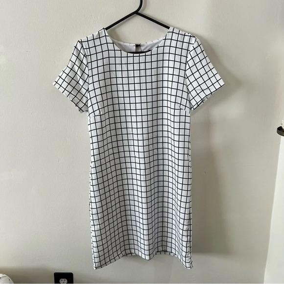 Romeo & Juliet Couture Short Sleeve Mini Dress Checkered Grid Print EUC Medium - Picture 3 of 6